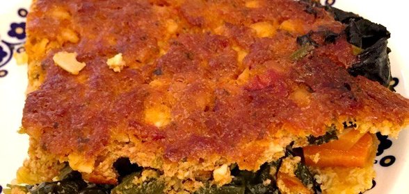 Овощная запеканка с творогом и томатным соусом