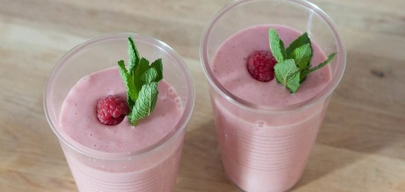 Кефир с малиной