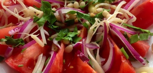 Салат с помидорами Ростки жизни