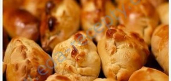 Дрожжевые пирожки с яблоками и бананом