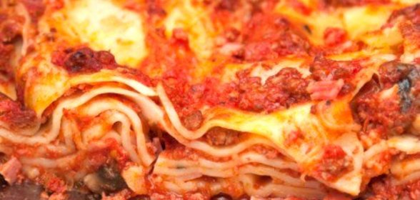Лазанья болоньезе с сыром проволоне