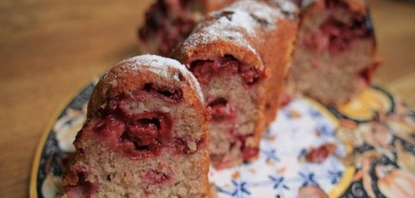 Миндальный пирог с вишней