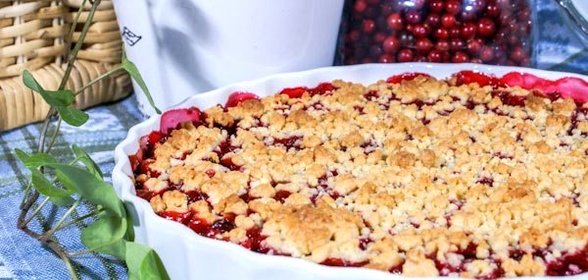 Пирог с брусникой