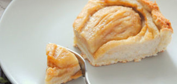 Пирог с карамелизированными грушами и заварным кремом