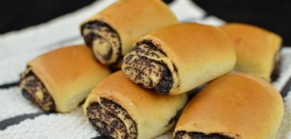 Рулетики с маком из дрожжевого теста