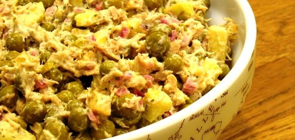 Салат с зеленым горошком