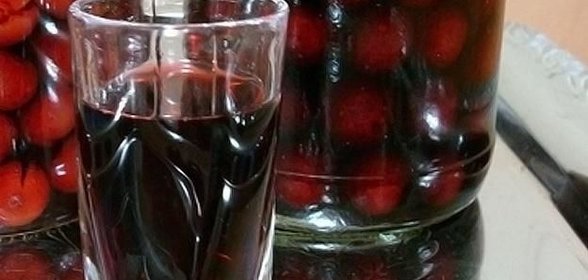 Домашняя вишневая наливка из вишни