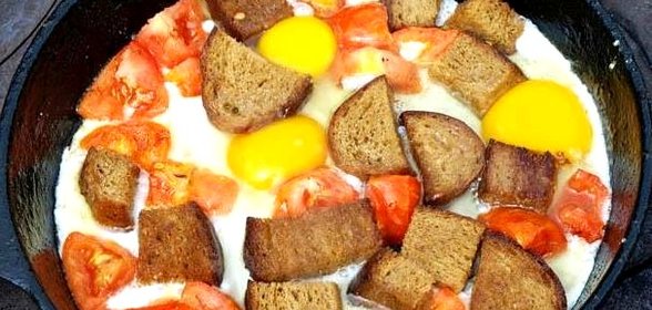 Яичница с гренками