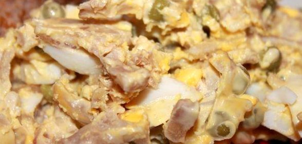 Салат со свиными ушками