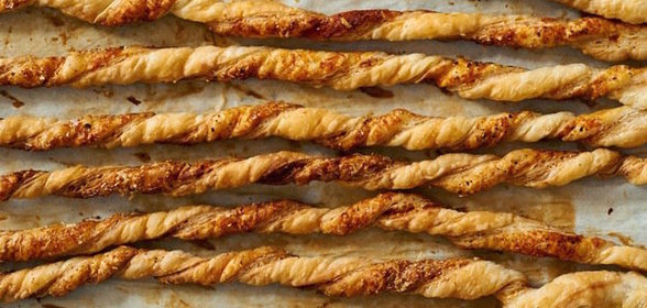 Домашняя сырная соломка