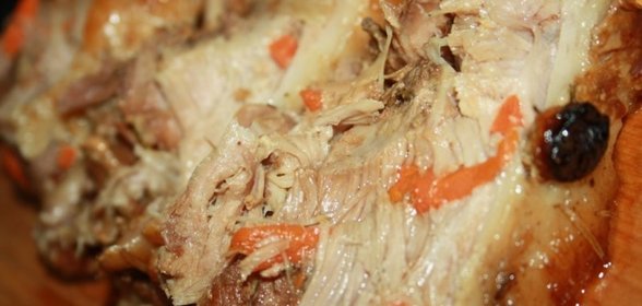 Сочная буженина в керамическом горшочке в духовке