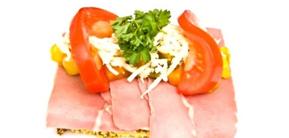 Бутерброд с сыром и колбасой