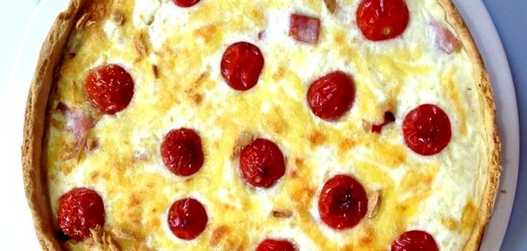 Киш с томатами и моцареллой