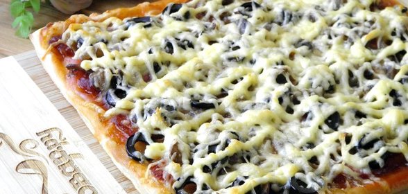 Пицца из слоеного теста в духовке