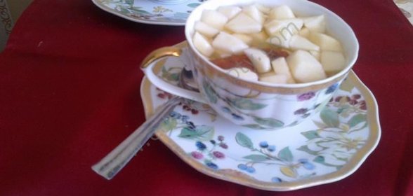 Чай с яблоками и корицей