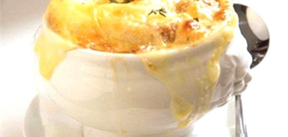 Куриный жюльен с грибами и твердым сыром