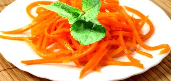 Морковь с кедровыми орешками и базиликом