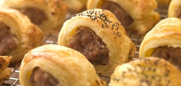 Сосиски в тесте с кунжутом и маком