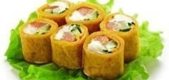 Запеченные роллы с лососевой начинкой