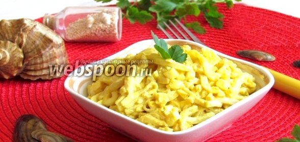 Салат с кальмарами и яйцами