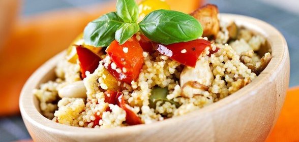 Салат из булгура с маринованной бараниной, сыром фета и запеченной свеклой