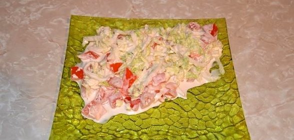 Салат из помидоров и пекинской капусты