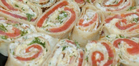 Блинные рулетики с семгой