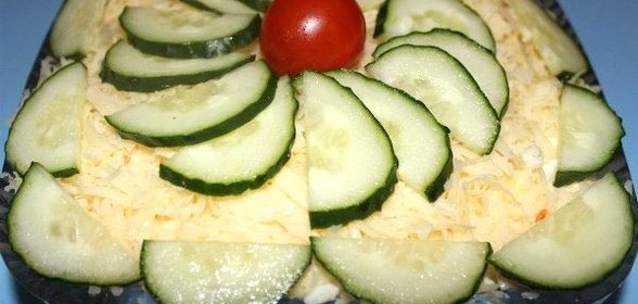 Салат с копченой грудкой