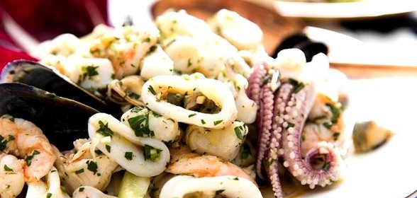 Салат из морепродуктов Морской коктейль