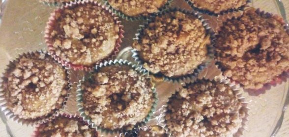 Тыквенные маффины с кремом и грецким орехом