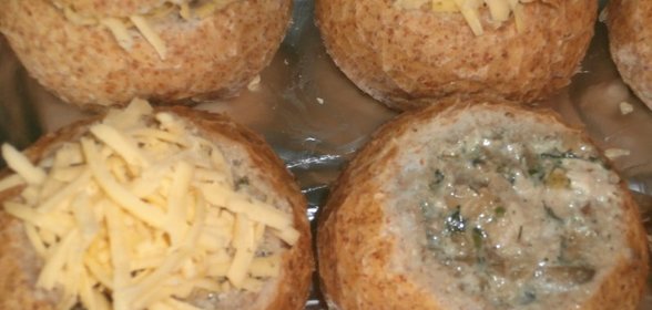 Жульен с курицей в булочке