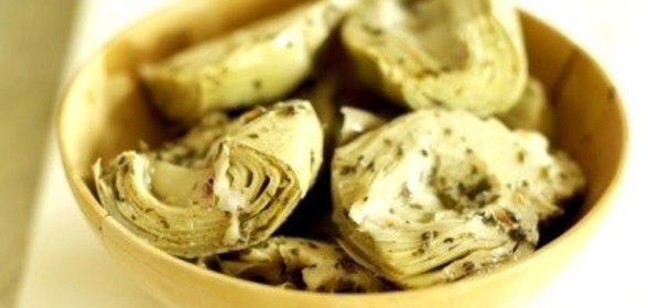 Артишоки, тушеные в вине, чесноке и травах