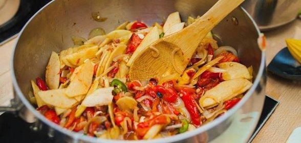 Салат из жженых перцев и яблок