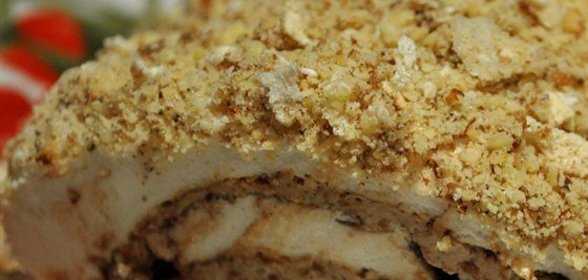 Рулет «Павлова» с кофе и фундуком