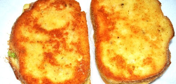 Хрустящие жареный гренки с курицей и сыром