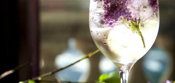 Сиреневая сангрия от шеф-бармена Mercedes bar Артема Аверина