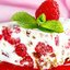 Семифредо из рикотты с малиной и миндальным печеньем