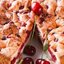 Шарлотка с вишней и яблоками