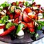Салат из клубники и черри