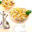 Салат с сухариками, куриным филе, сыром и кукурузой