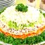 Слоеный куриный салат с шампиньонами и луком-пореем