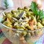 Салат из куриных желудочков с овощами и горошком