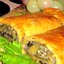 Рулет из слоеного теста с курицей и грибами
