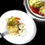 Сибас с лапшой, болгарским перцем, брокколи и грибами