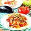 Тёплый салат с куриной грудкой и овощами