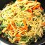 Лапша с курицей, овощами и соевым соусом