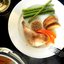 Курица с томленым чесноком, картофелем, зеленой спаржей и перцем