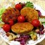 Куриные котлетки с помидорами черри и салатом