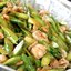 Жареная курица со спаржей и фисташками