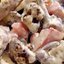 Салат с печеньем и куриной копченой грудкой и помидорами